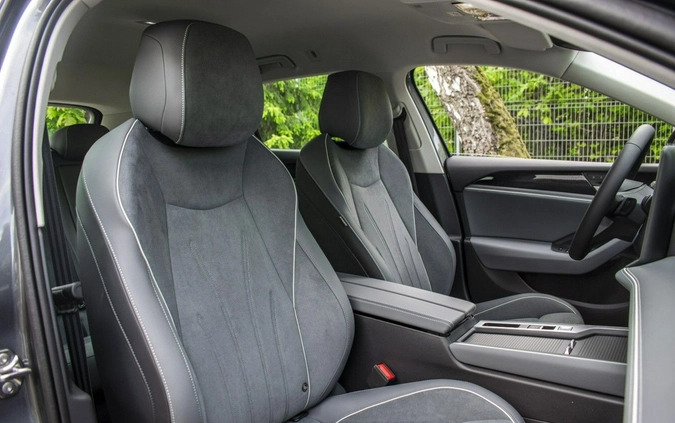Volkswagen Passat cena 192500 przebieg: 5, rok produkcji 2024 z Ostrów Lubelski małe 277